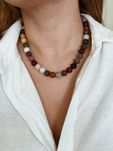 Cargar imagen en el visor de la galería, MIXED AGATE WHITE MURANO NECKLACE
