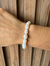 Cargar imagen en el visor de la galería, CLASSIC PEARL BRACELET
