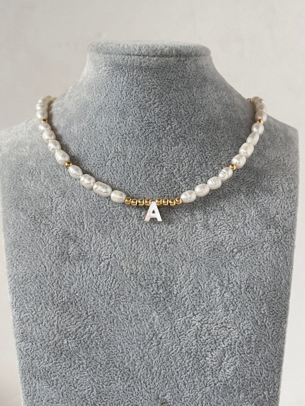 NACRE INITIAL PEARL NECKLACE