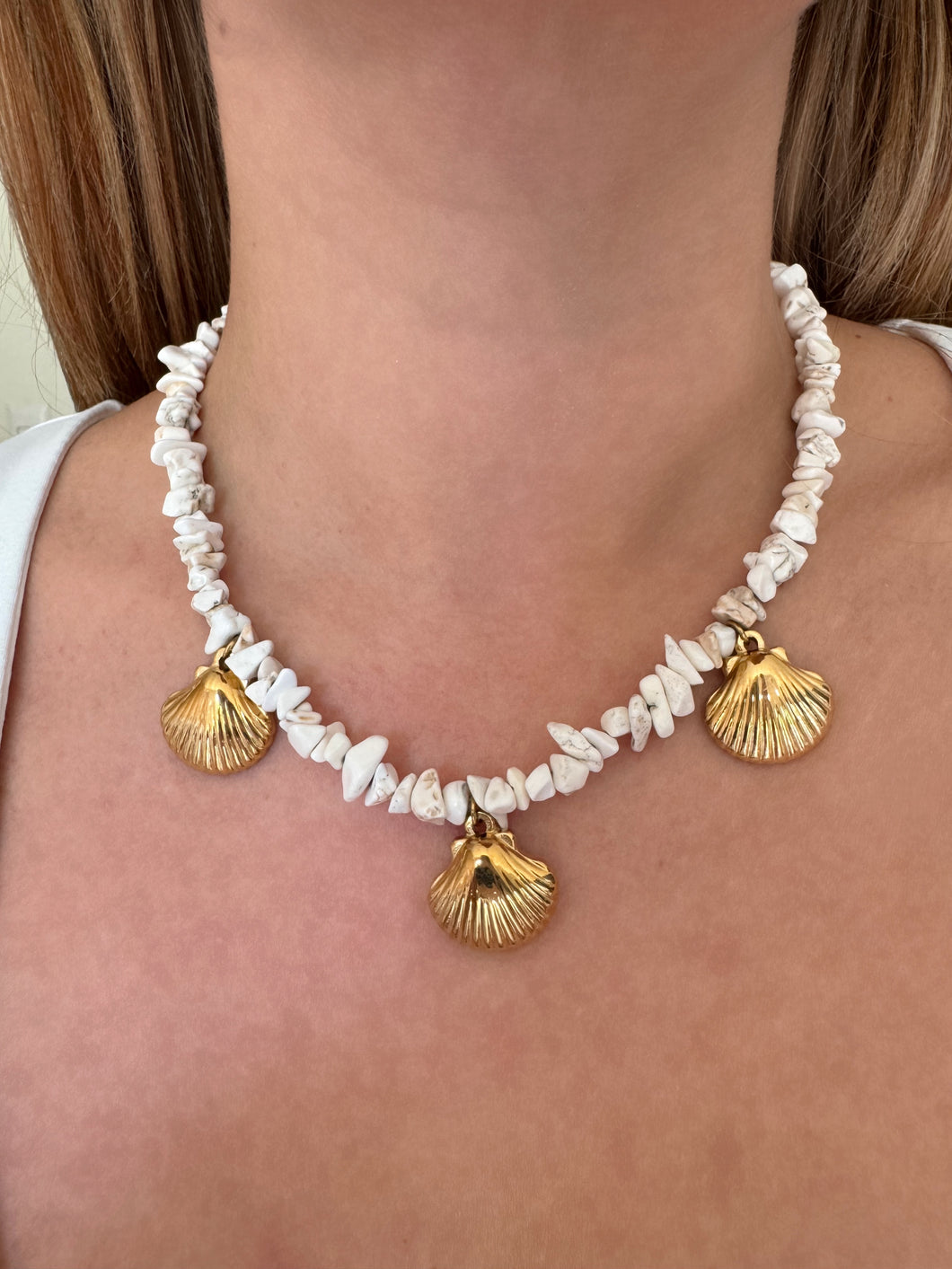 SHELL WHITE TURQUOISE NECKLACE