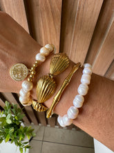 Cargar imagen en el visor de la galería, CLASSIC PEARL BRACELET
