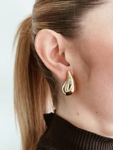 Cargar imagen en el visor de la galería, WATER DROP EARRINGS &#39;GOLD&#39;
