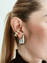 Cargar imagen en el visor de la galería, WATER DROP EARRING &#39;SILVER&#39;
